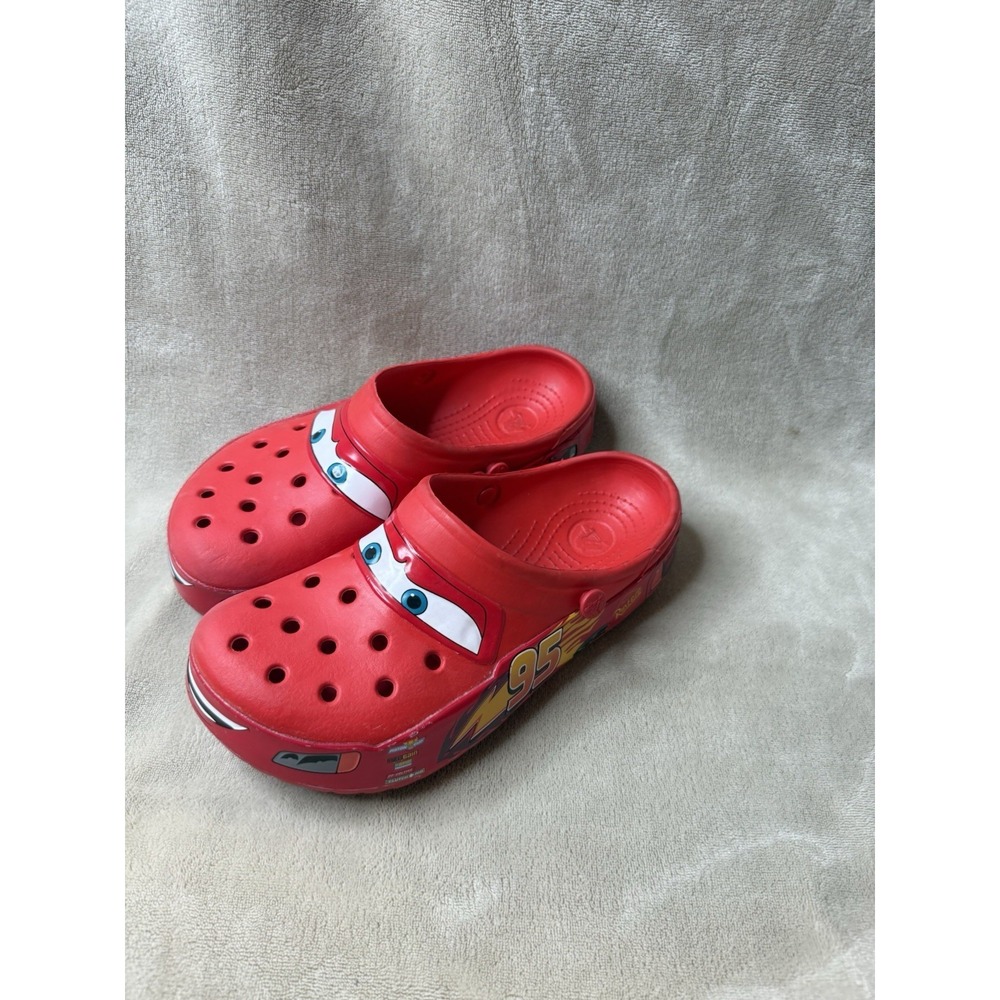 CROCS LIGHTNING McQueen 5 M 7 W limited Edition Disney *Broken Straps - Picture 5 of 10